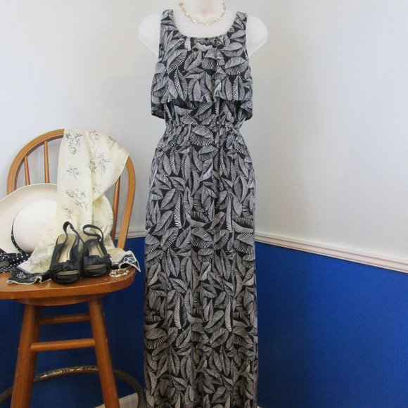 Merona Dresses & Skirts - 👗HP👗 Merona Leaf Print Sleeveless Maxi Dress